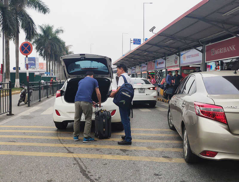 Các bước đặt xe 4 chỗ cao cấp sân bay Tân Sơn Nhấtchuyên nghiệp