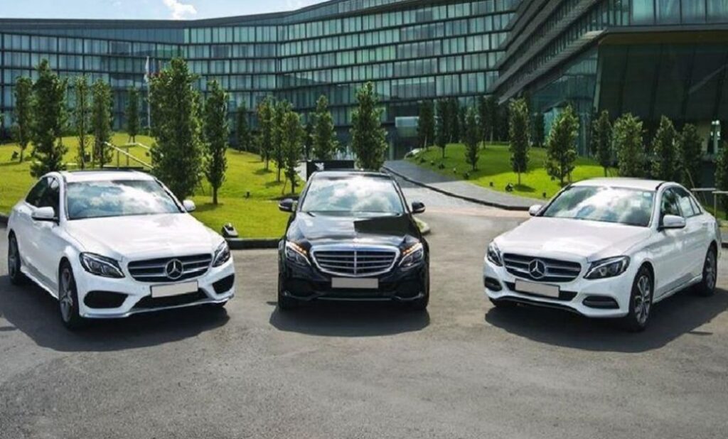 Xe 4 chỗ Mercedes-Benz C-Class có thiết kế tinh tế từ ngoại thất đến nội thất
